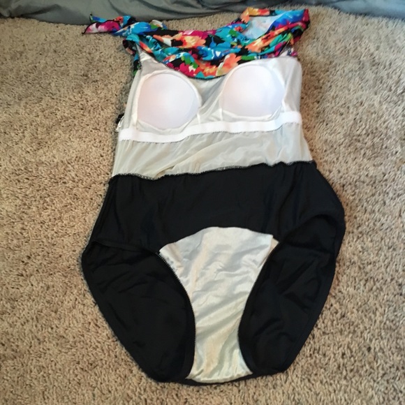 Azul by Maxine of Hollywood
Tropical Print One Piece Faux Swim Skirtini
Size 10 - Picture 8 of 16